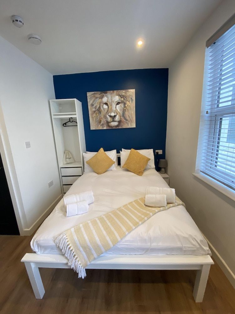 Blackpool Abode - 20 Bairstow Street Studio, Ensuite (Bairstow Rooms 3/5) 4