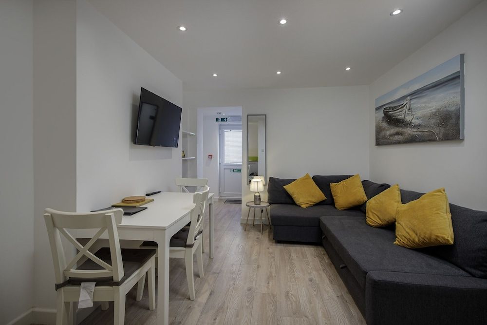 Blackpool Abode - 20 Bairstow Street Apartment, Private Bathroom (Bairstow Room 1/2) 18