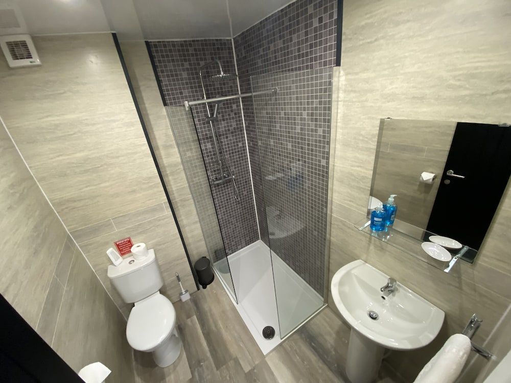 Blackpool Abode - 20 Bairstow Street Apartment, Private Bathroom (Bairstow Room 4/6) 19