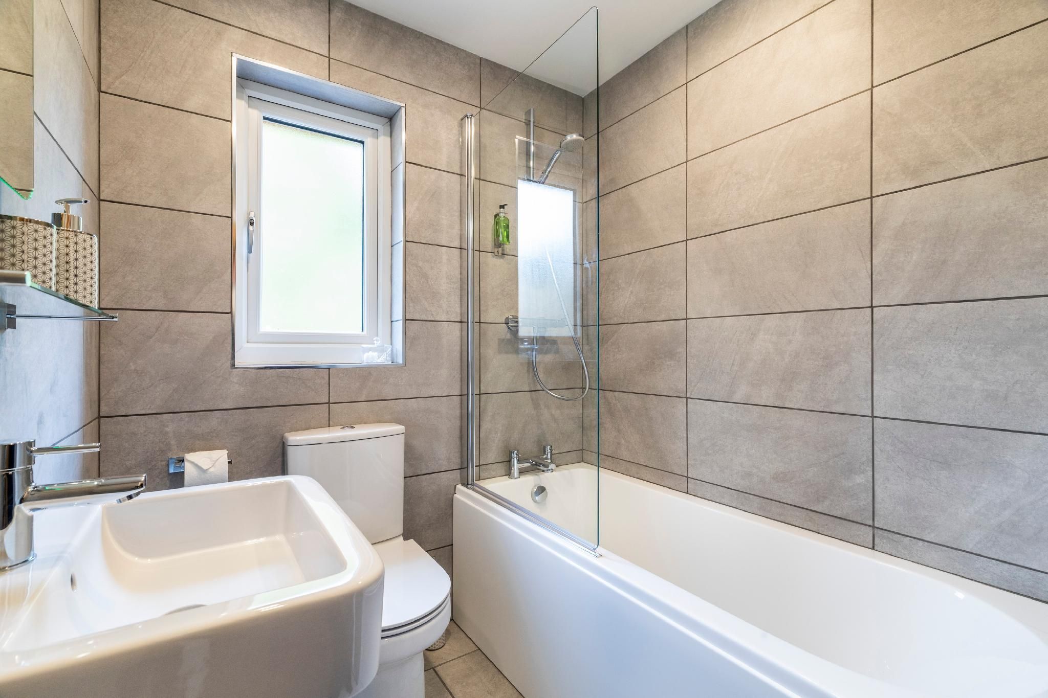 Throstle Nest Farm Cabin-Deluxe-Ensuite with Bath-Countryside view-Woodside lodge 2