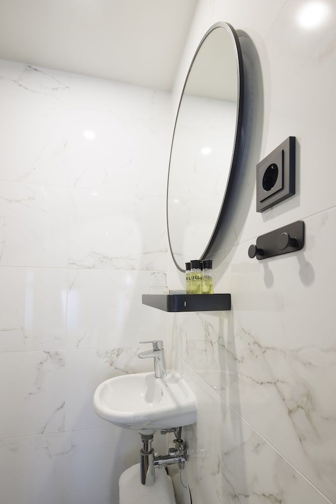 Ciao Papa Hotel Amsterdam Central Station Economy Double Room, 1 Double Bed, Private Bathroom 4