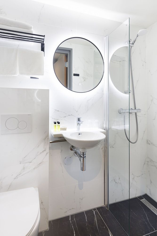 Ciao Papa Hotel Amsterdam Central Station Economy Double Room, 1 Double Bed, Private Bathroom 5