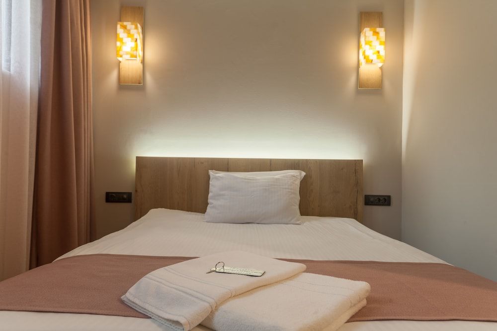 Hugo Hotel Economy Room (Semi-Basement) 2