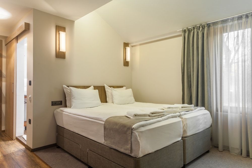 Hugo Hotel Family Room 5