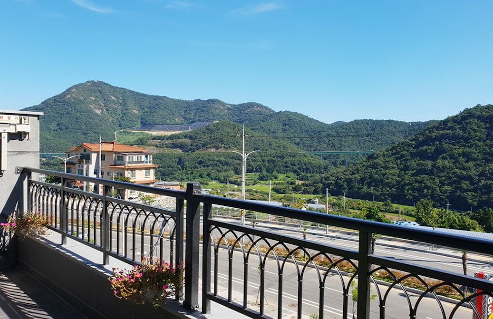 Pyramid Red Clay Pension Room (A) 7