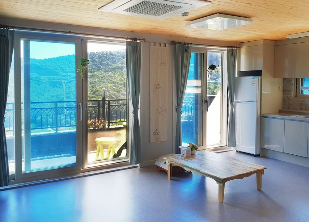 Pyramid Red Clay Pension Room (A) 6