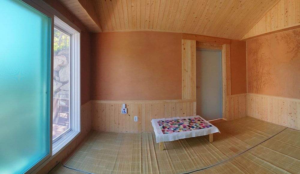 Pyramid Red Clay Pension Room (C) 3