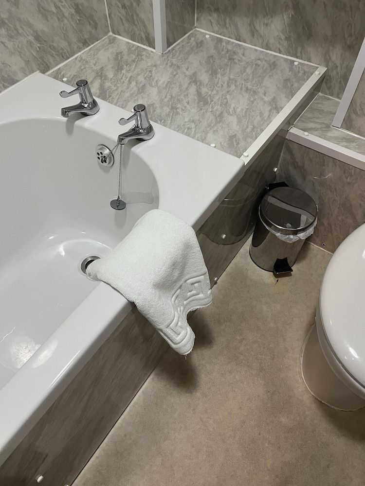 Tontine Hotel & Bar Comfort Double Room, Ensuite 3