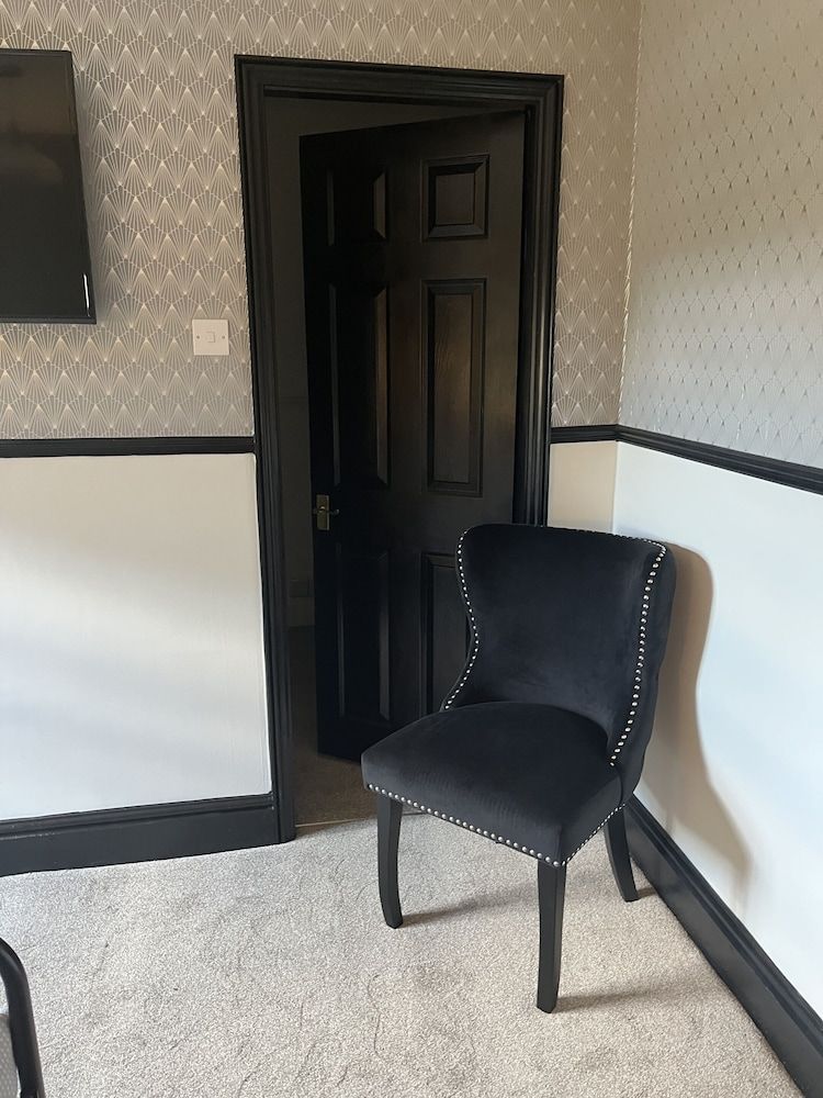 Tontine Hotel & Bar Deluxe Double Room, Ensuite, Courtyard View (Second Floor ) 4