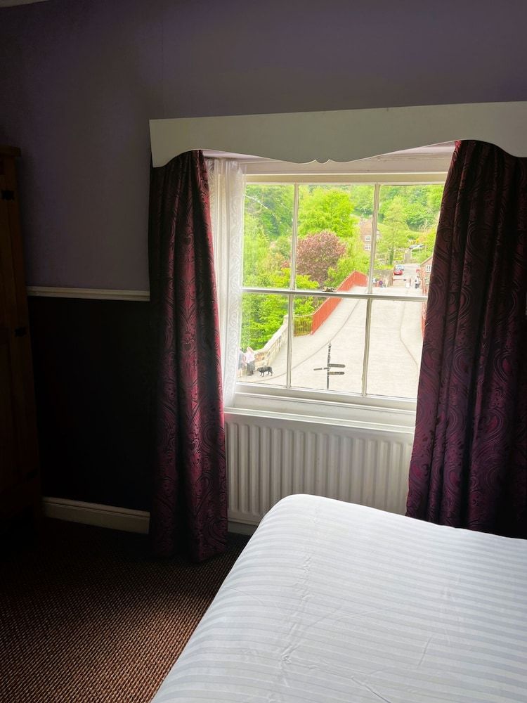 Tontine Hotel & Bar Comfort Double Room, Ensuite 5
