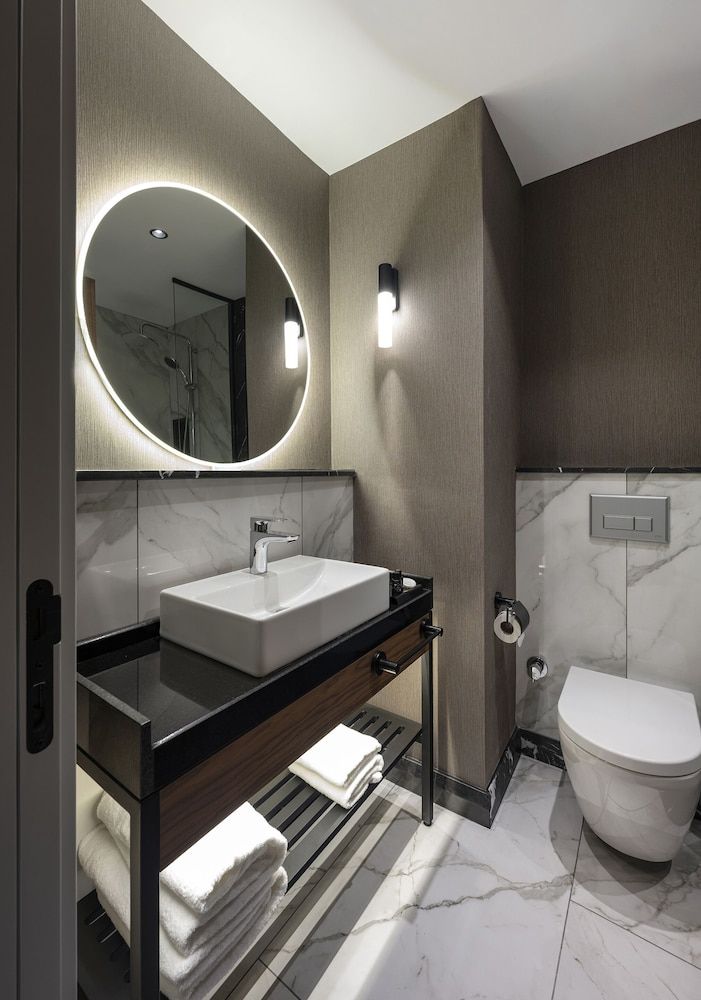 Livro Hotel Standard Room, 1 Queen Bed, Balcony, City View 3