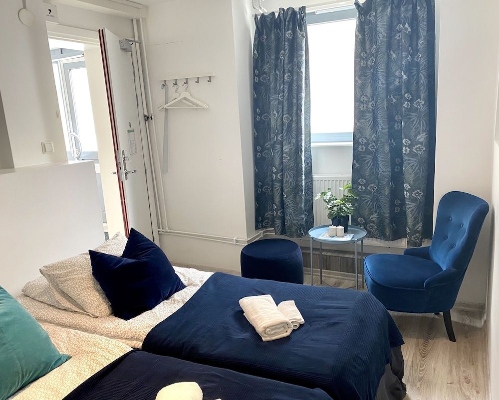 Room (5)