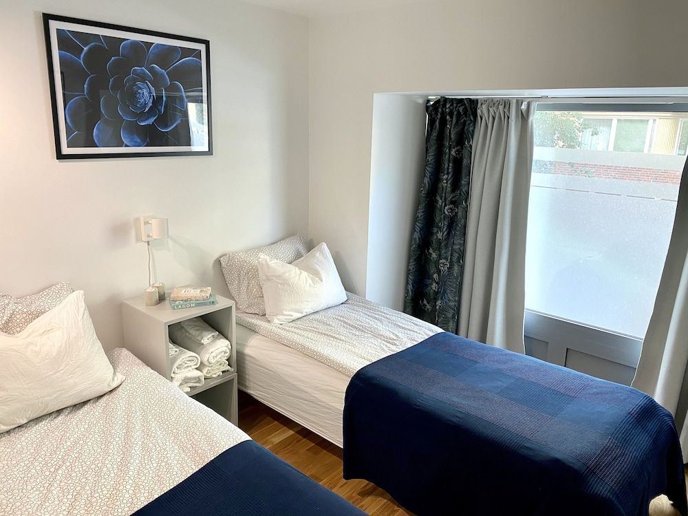 Room (6)