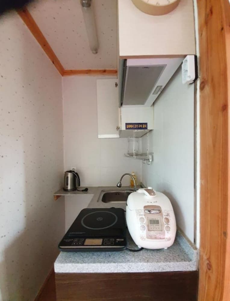 Sun Rise Pension Room (JJil-Le-Kkot) 3