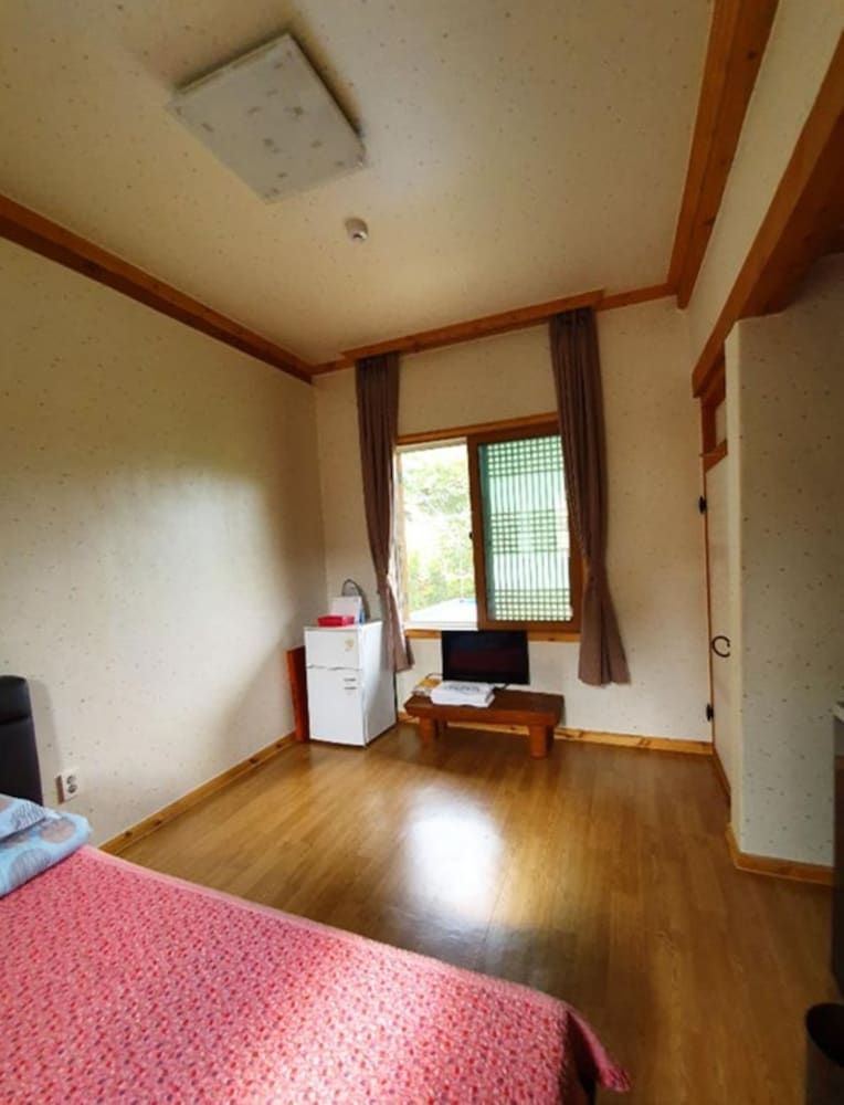 Sun Rise Pension Room (JJil-Le-Kkot) 2