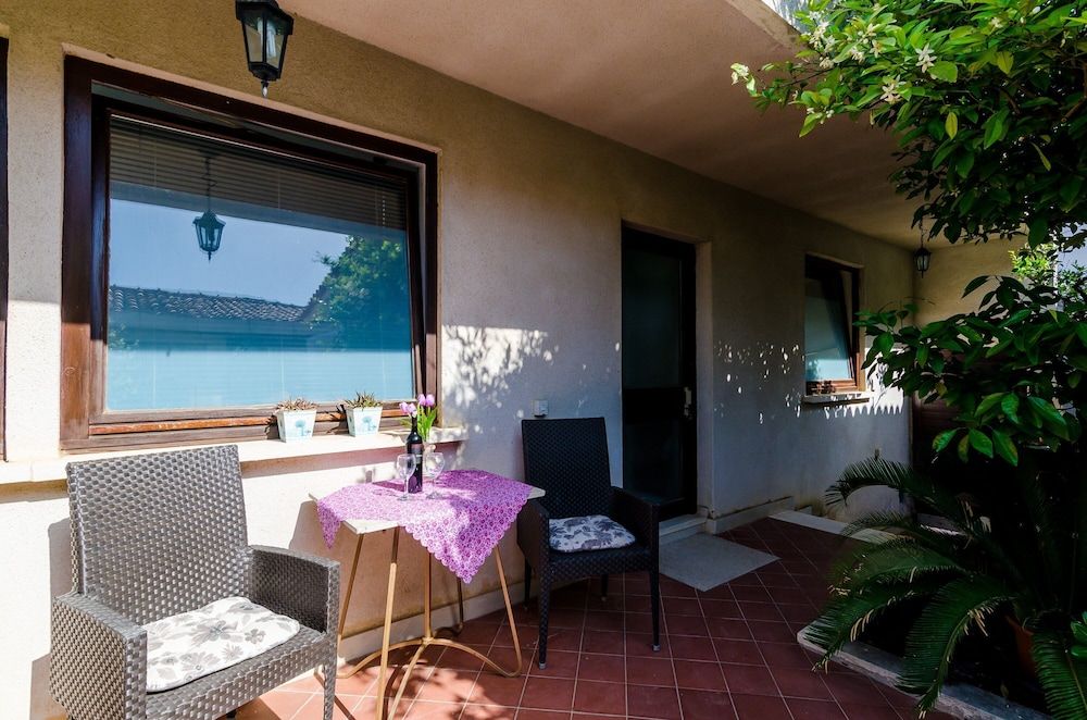 My Corner Rooms Double Room (Double Room with Shared Terrace) 7