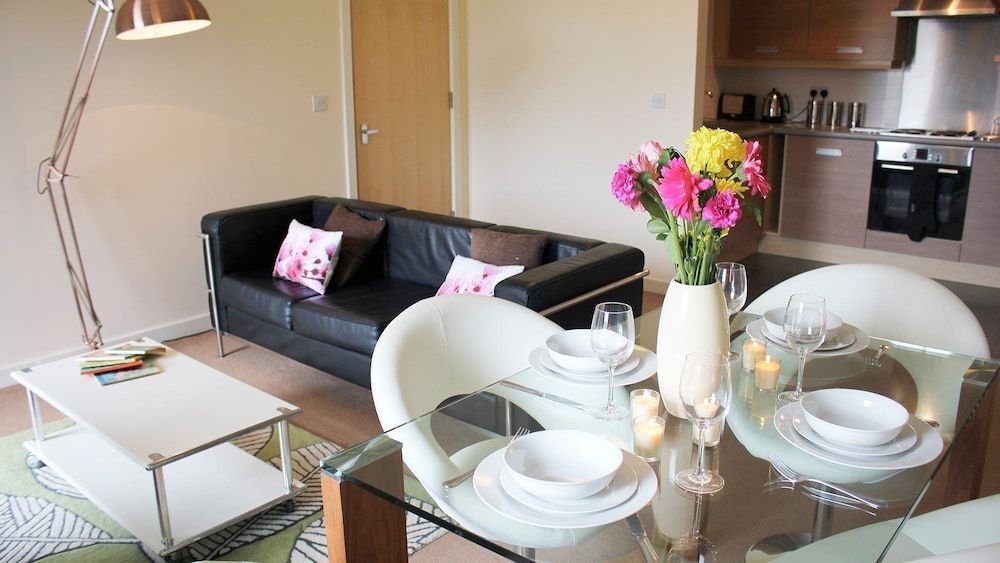 undefined Signet Apartments - The Triangle 5