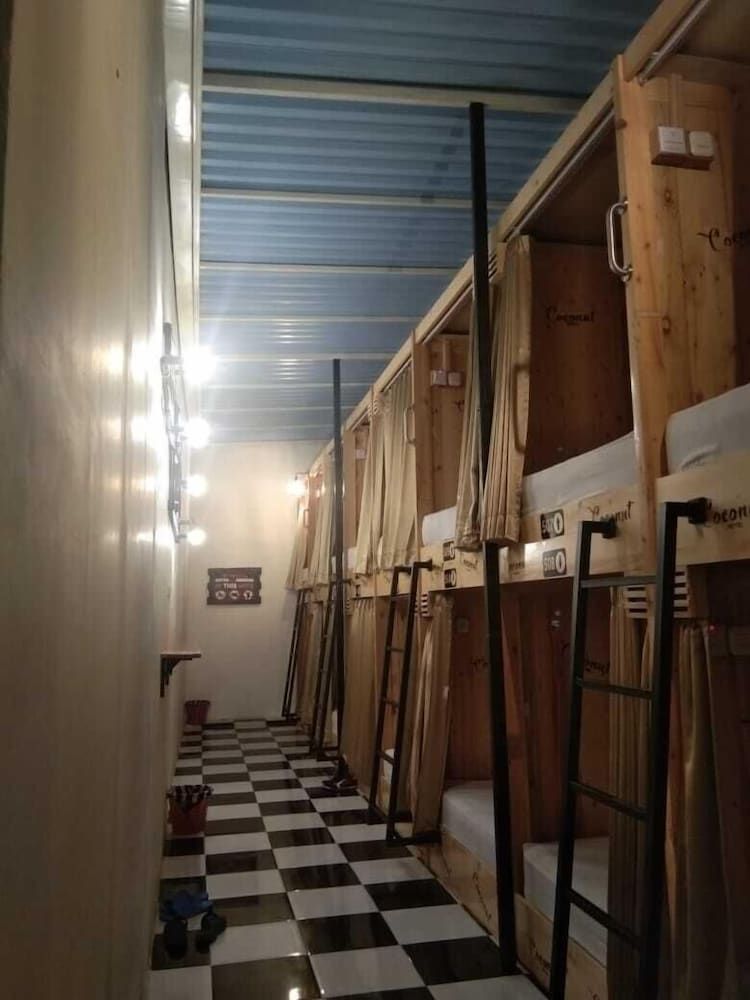 Coconut Hotel - Hostel