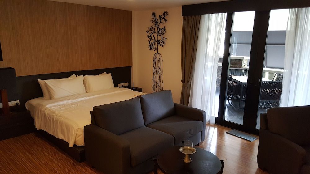undefined Lot 33 Boutique Hotel 10