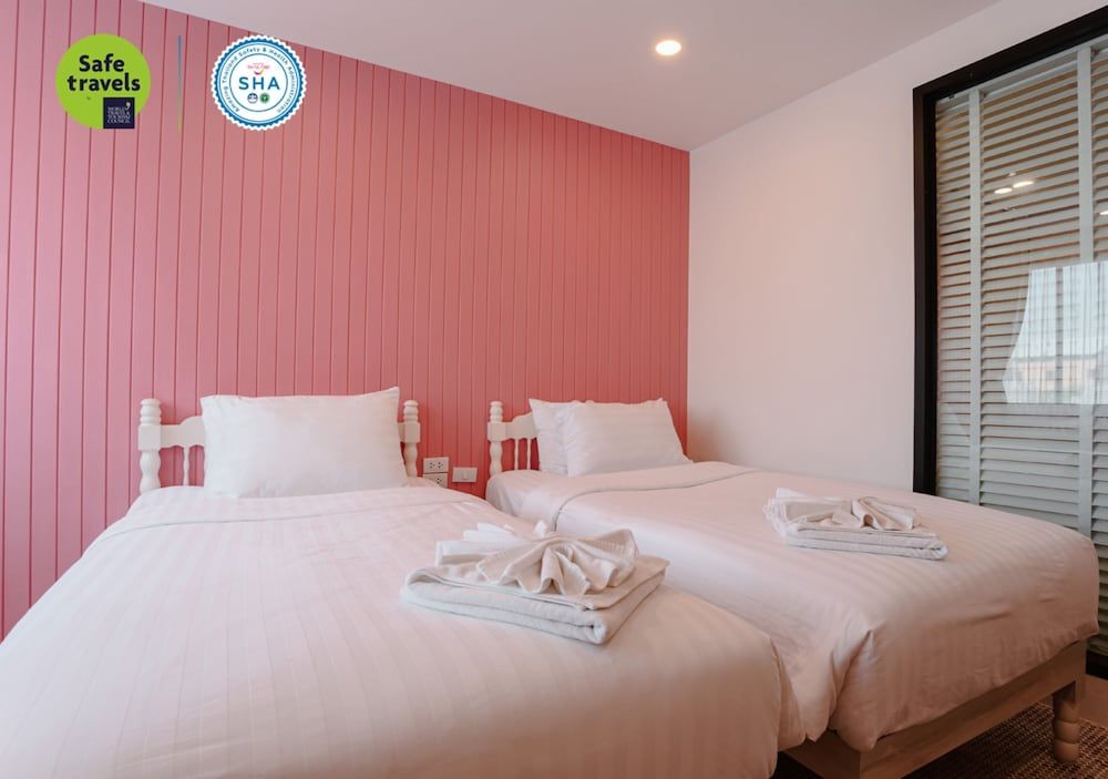 The Echo Hotel Standard Twin Room, City View 4