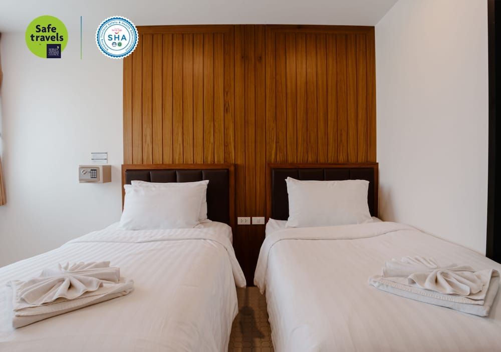 The Echo Hotel Standard Twin Room, City View 2