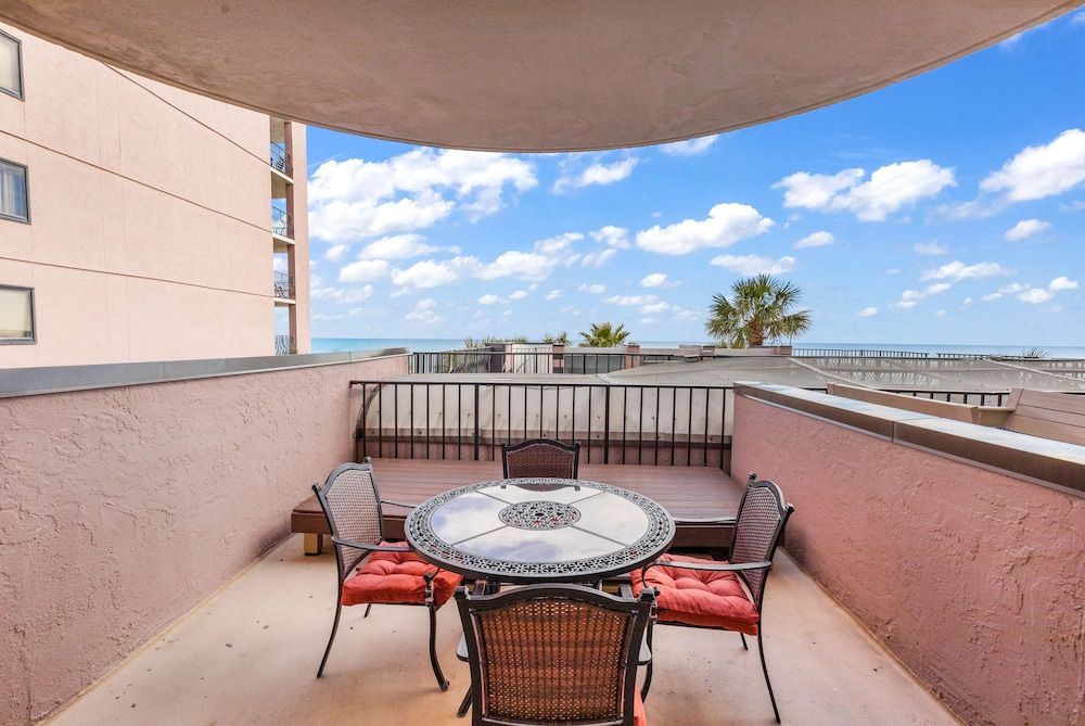 Palms Resort by Hosteeva Signature Condo, 1 Bedroom, Balcony, Oceanfront 7