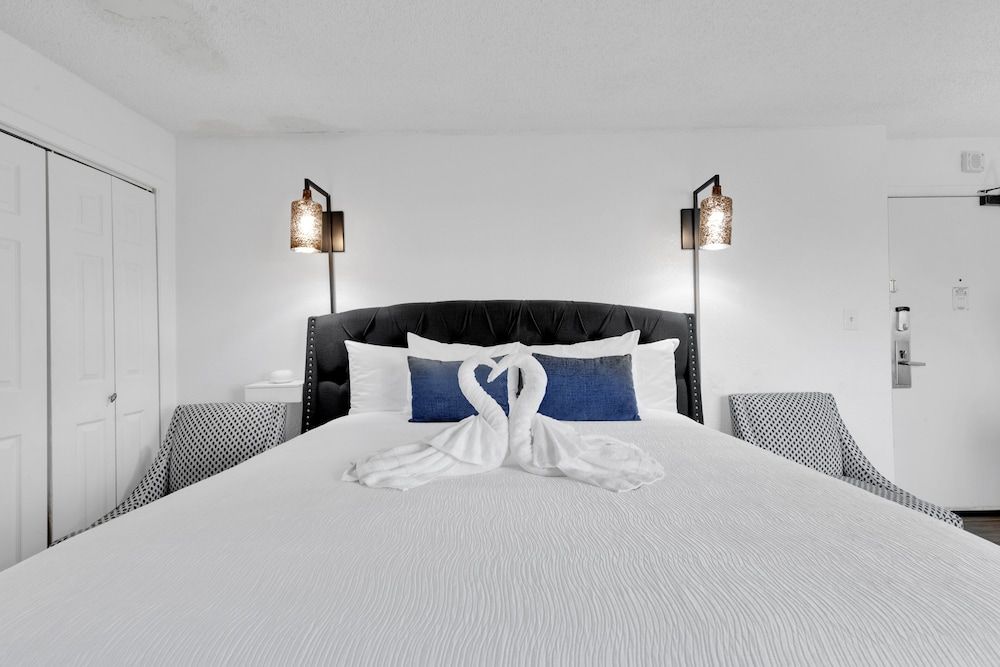 Palms Resort by Hosteeva Signature Condo, 1 Bedroom, Balcony, Oceanfront 5