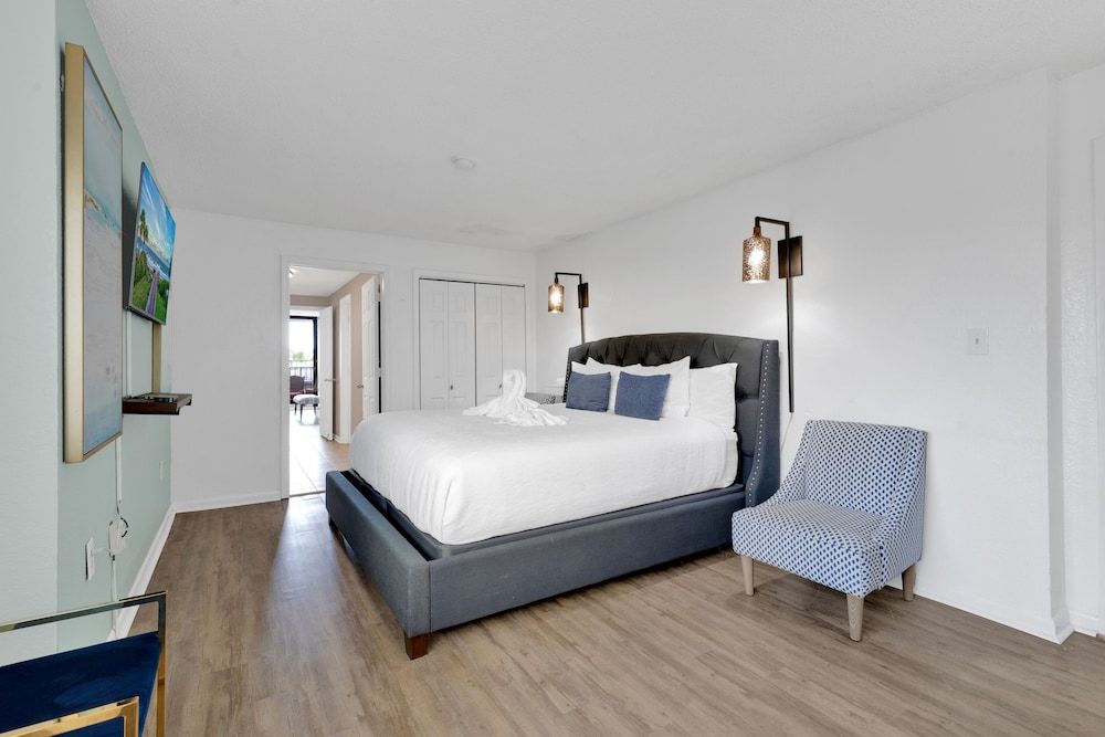 Palms Resort by Hosteeva Signature Condo, 1 Bedroom, Balcony, Oceanfront 4