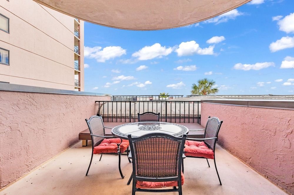 Palms Resort by Hosteeva Signature Condo, 1 Bedroom, Balcony, Oceanfront 6