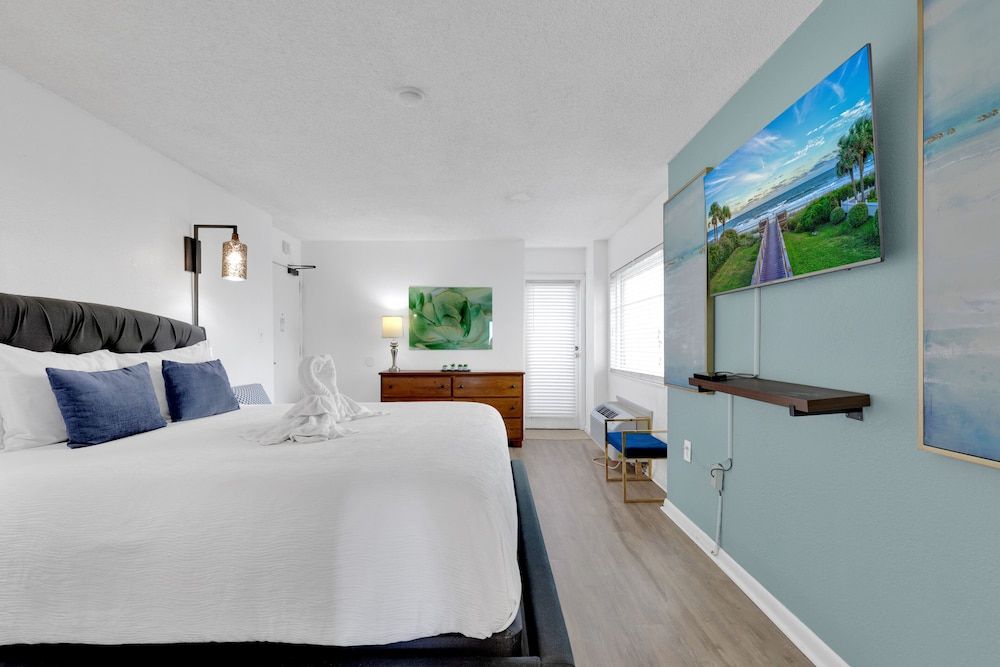 Palms Resort by Hosteeva Signature Condo, 1 Bedroom, Balcony, Oceanfront 3