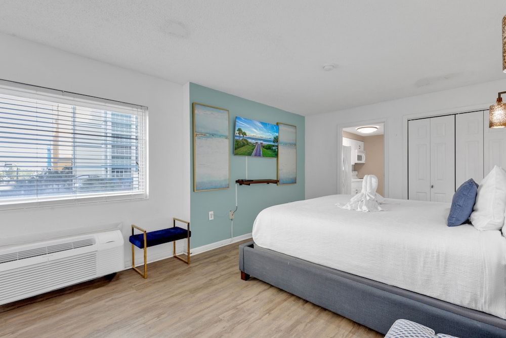 Palms Resort by Hosteeva Signature Condo, 1 Bedroom, Balcony, Oceanfront