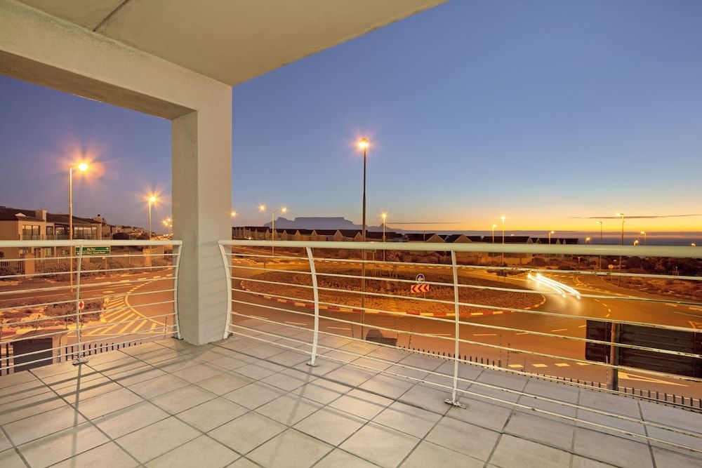 undefined Dolphin Ridge 108