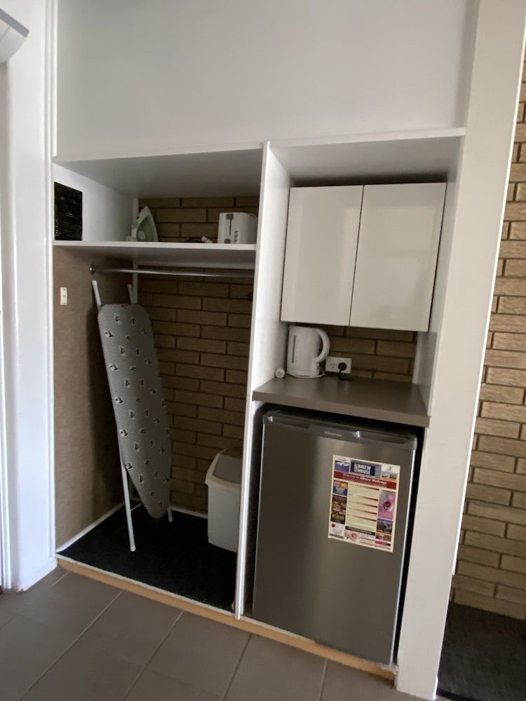 Warrina Motor Inn Wodonga CBD Deluxe Room, Non Smoking, Balcony (3 1/2 Star Delux Room) 17