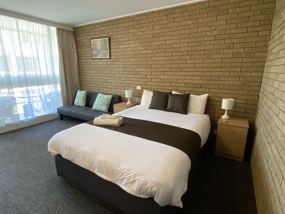 Warrina Motor Inn Wodonga CBD Deluxe Room, Non Smoking, Balcony (3 1/2 Star Delux Room) 4