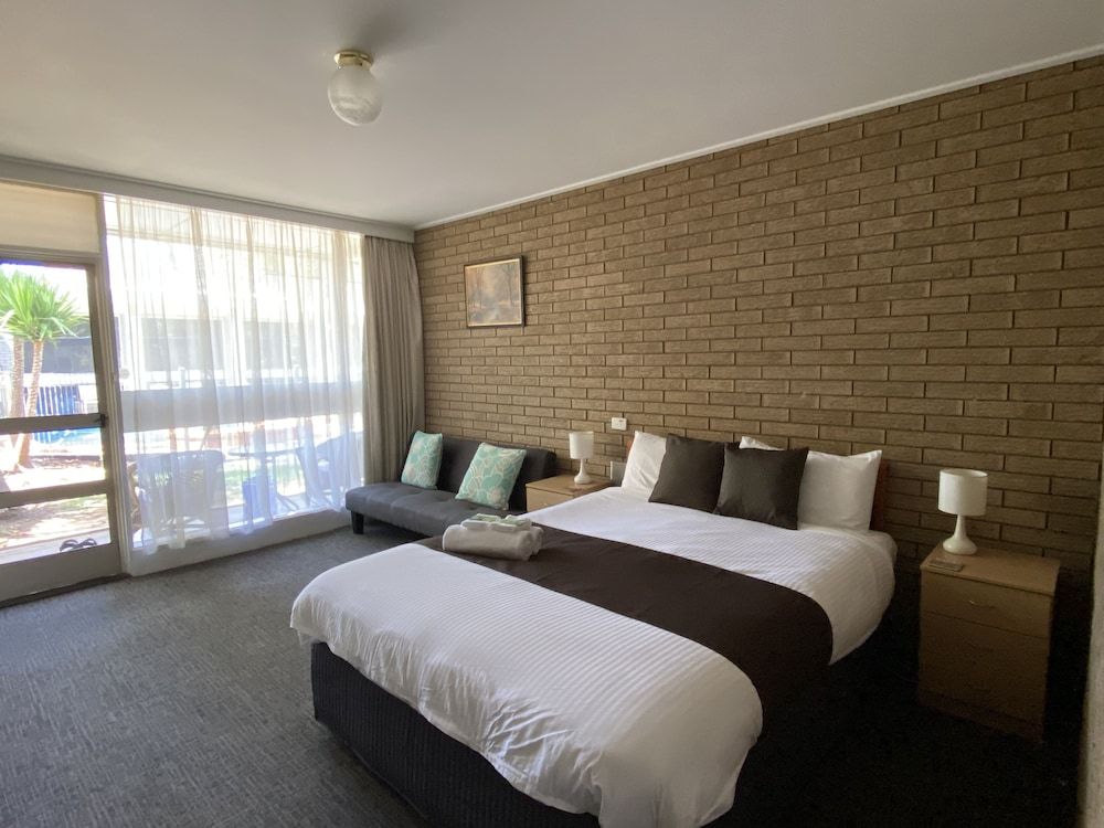 Warrina Motor Inn Wodonga CBD Deluxe Room, Non Smoking, Balcony (3 1/2 Star Delux Room) 6