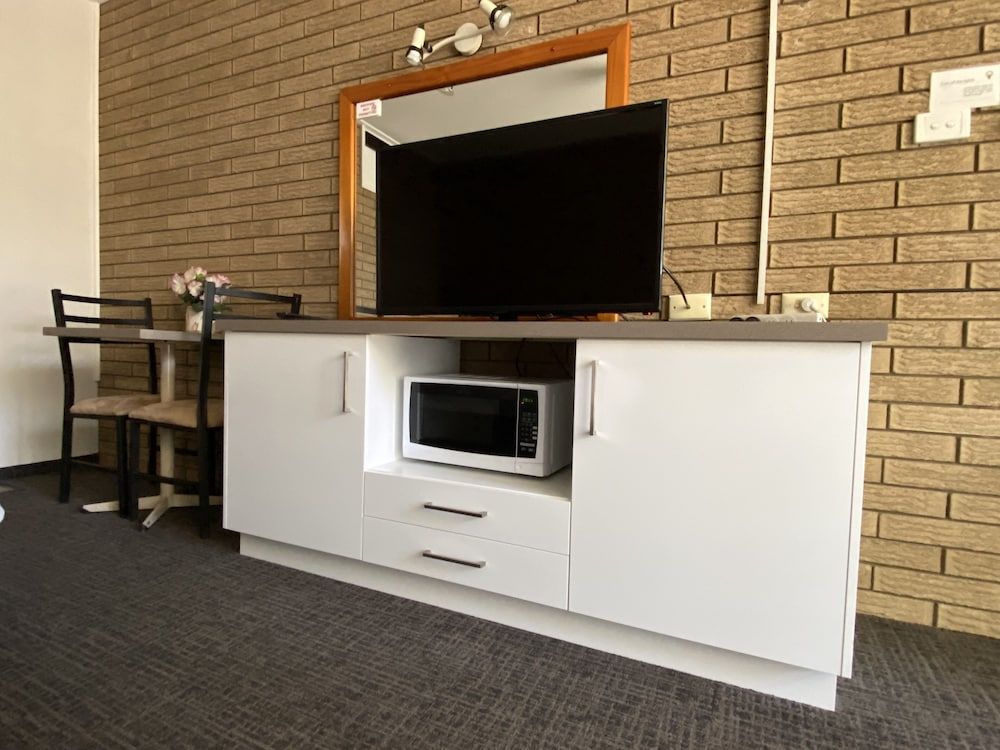 Warrina Motor Inn Wodonga CBD Deluxe Room, Non Smoking, Balcony (3 1/2 Star Delux Room) 16