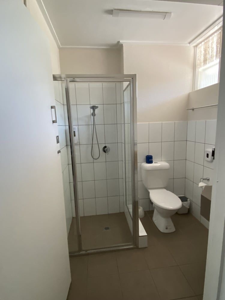 Warrina Motor Inn Wodonga CBD Deluxe Room, Non Smoking, Balcony (3 1/2 Star Delux Room) 8