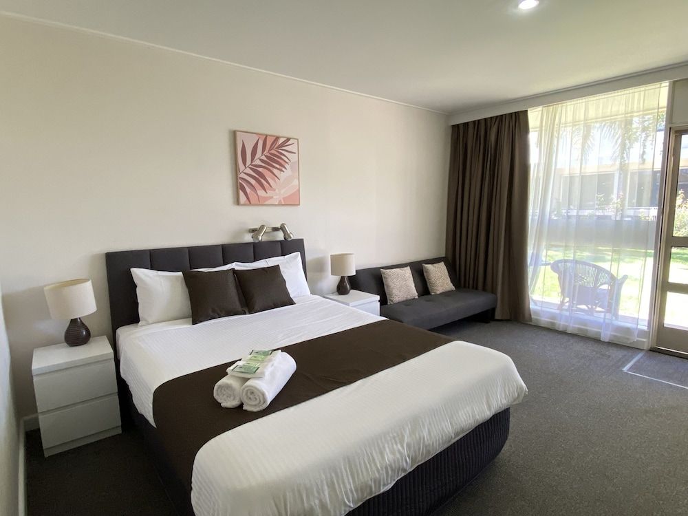 Warrina Motor Inn Wodonga CBD Deluxe Room, Non Smoking, Balcony (3 1/2 Star Delux Room) 3