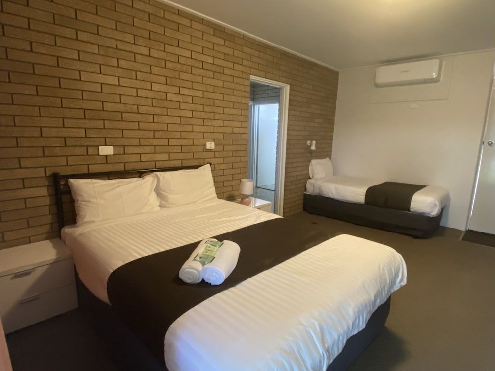 Family Suite, 2 Bedrooms, Non Smoking, Shared Bathroom (2 Room Family Unit)