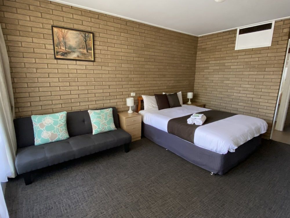Warrina Motor Inn Wodonga CBD Deluxe Room, Non Smoking, Balcony (3 1/2 Star Delux Room) 5