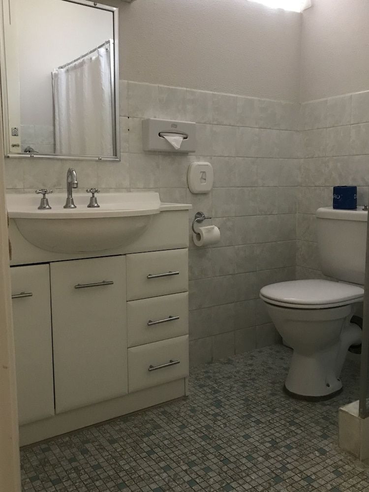 Warrina Motor Inn Wodonga CBD Deluxe Room, Non Smoking, Balcony (3 1/2 Star Delux Room) 7