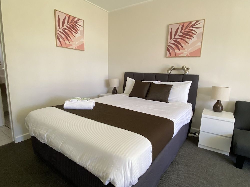 Warrina Motor Inn Wodonga CBD Deluxe Room, Non Smoking, Balcony (3 1/2 Star Delux Room) 2