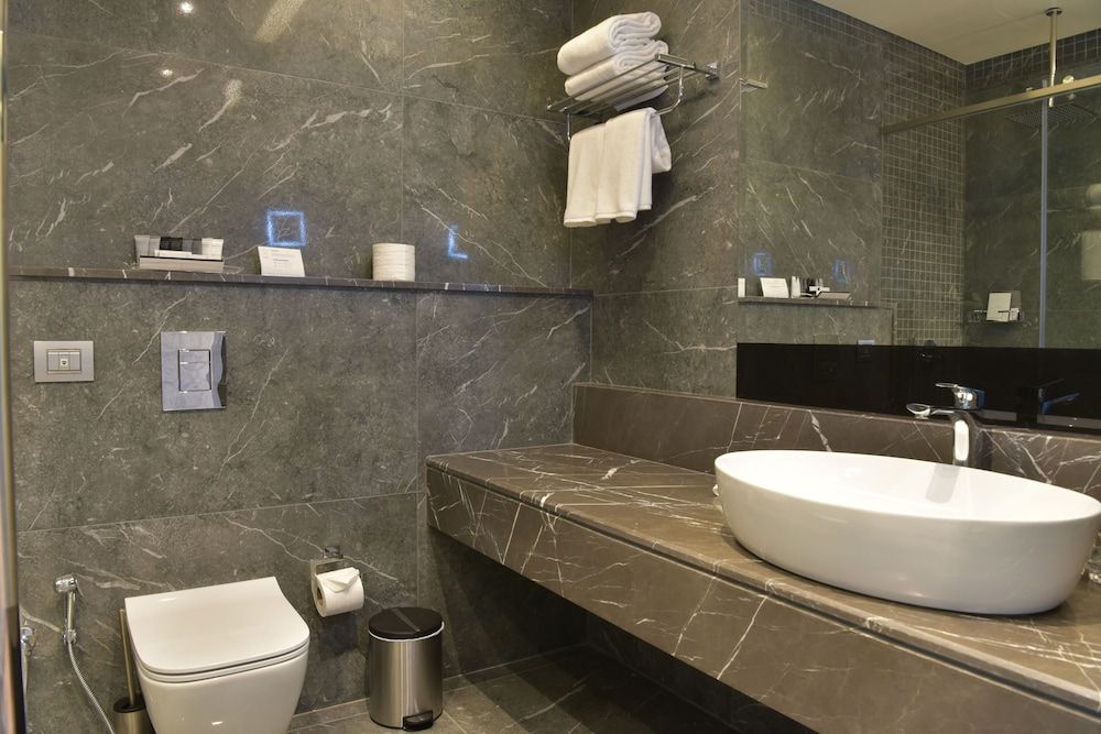 Twinz Hotel Luxury Room 6