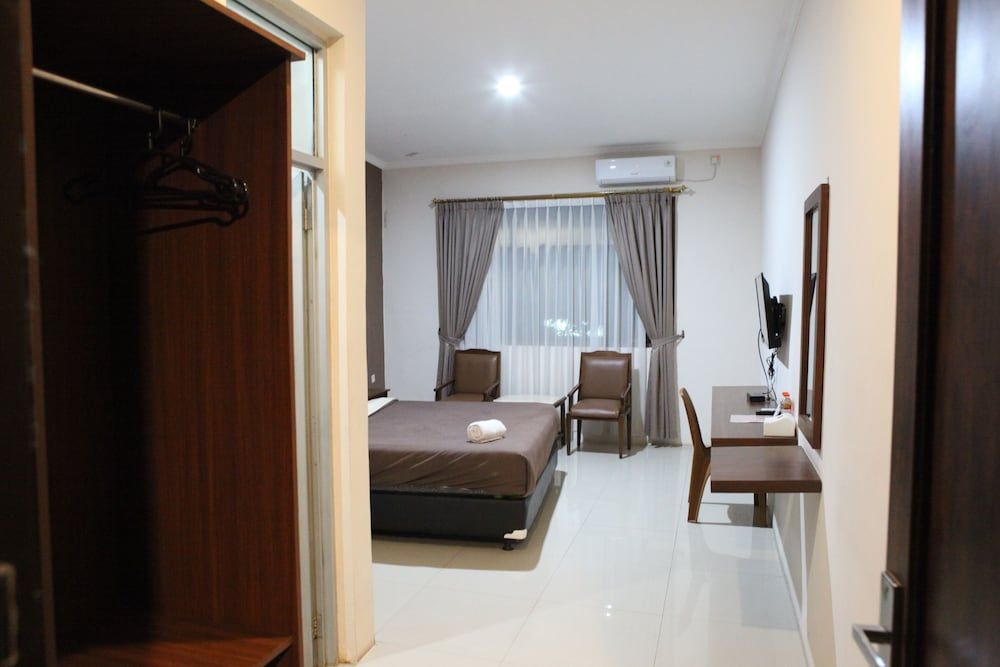 Rahayu Hotel Cirebon Deluxe Double or Twin Room, 2 Bedrooms, Non Smoking, Garden View 2