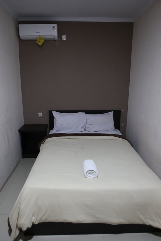 Rahayu Hotel Cirebon Standard Single Room, 1 Bedroom, Smoking, City View 4
