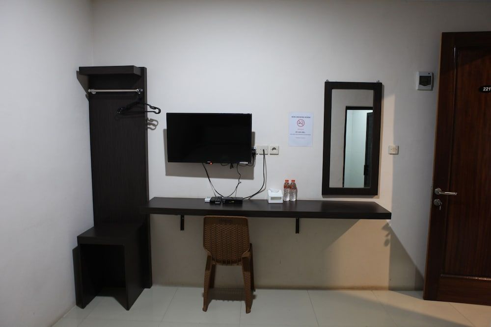 Rahayu Hotel Cirebon Standard Single Room, 1 Bedroom, Smoking, City View 8
