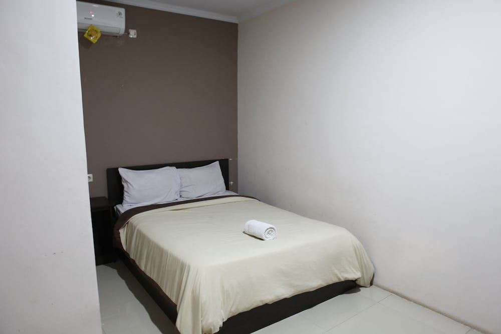 Rahayu Hotel Cirebon Standard Single Room, 1 Bedroom, Smoking, City View 3