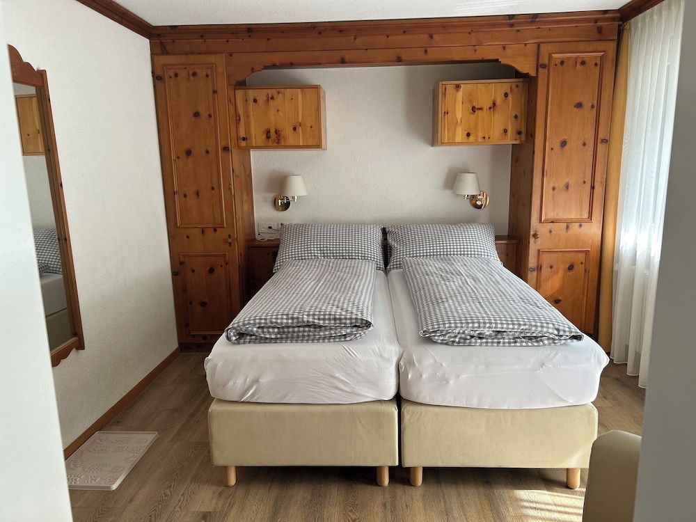 Adonis Small Twin Room (Budget) 3