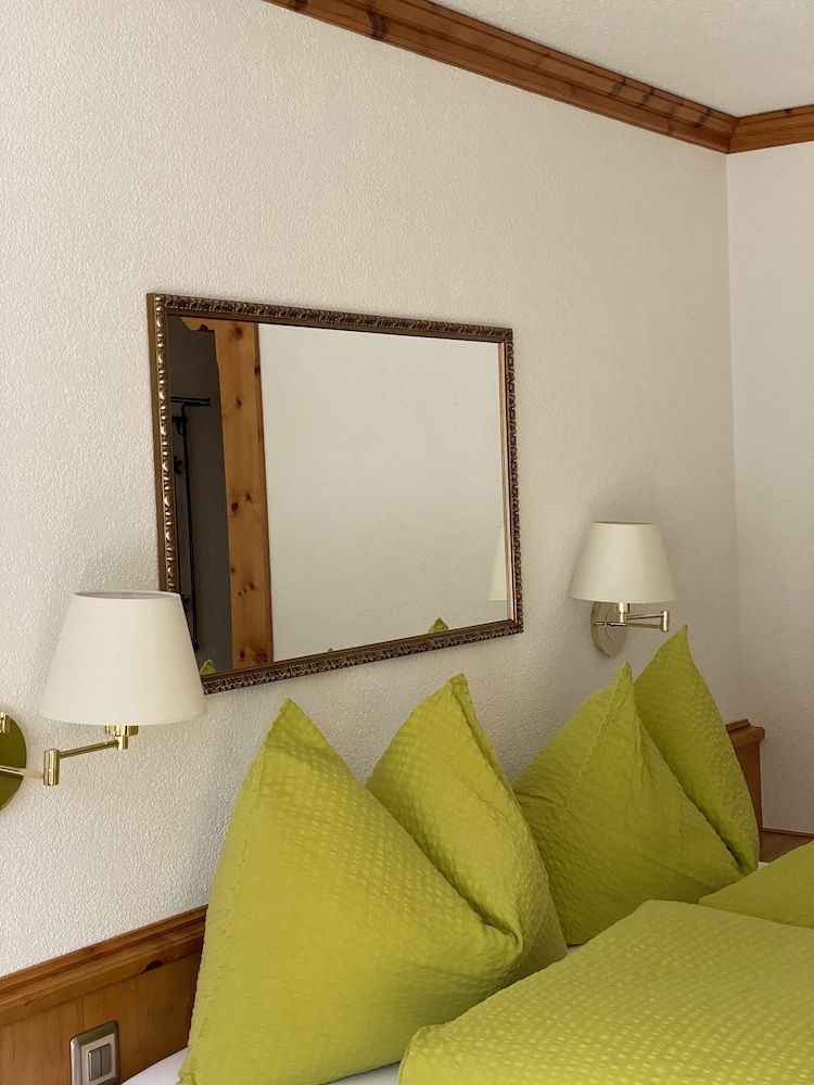 Adonis Small Twin Room (Budget) 6