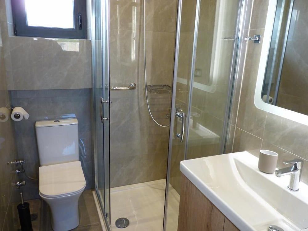 Comfort Suites and Rooms Standard Double Room 4